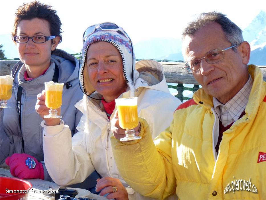 31 E per finire un caldo bombardino.JPG